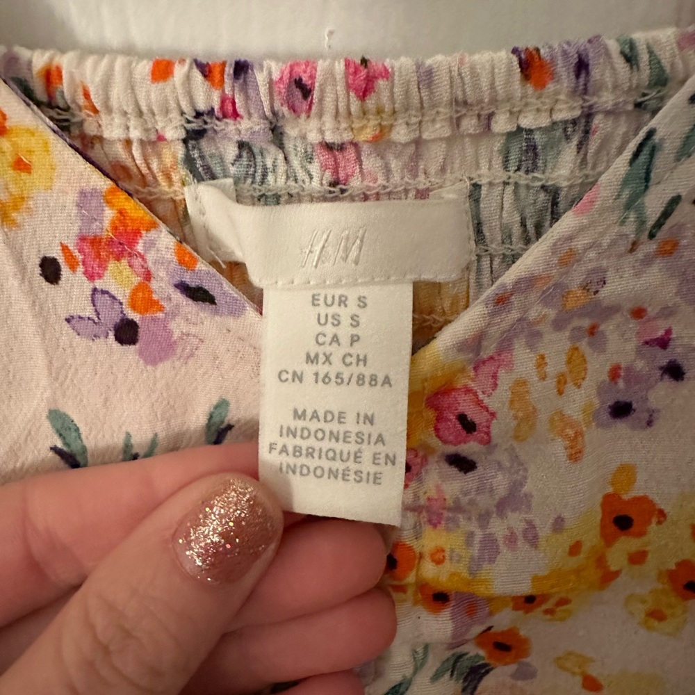 H&M Flower Ruched Top - Picture 3 of 3